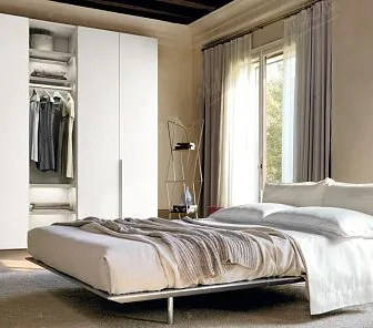 Белый распашной шкаф в современном дизайне PC604