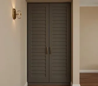 Шкаф для обуви в нишу с горизонтальной фрезеровкой в оттенке тёплого таупа