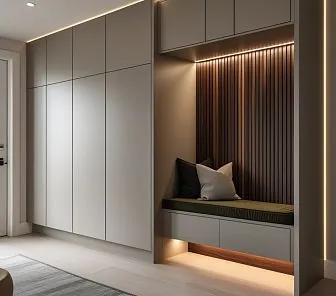 Прихожая с мягким сиденьем оливкового цвета и декоративными подушками