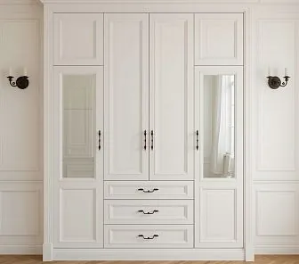 Белый классический шкаф с витринными и зеркальными фасадами