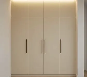 Современный встроенный шкаф с высокими гладкими фасадами и акцентными ручками