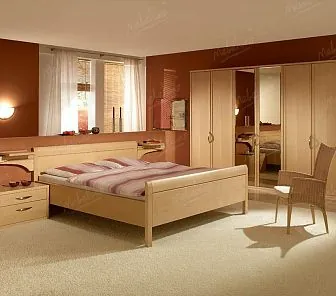 Распашной шкаф кремового цвета RF49