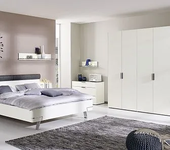 Распашной 3-х секционный белый шкаф RF40