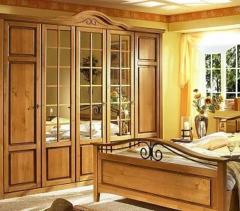 Распашной шкаф в классическом стиле из массива RF118