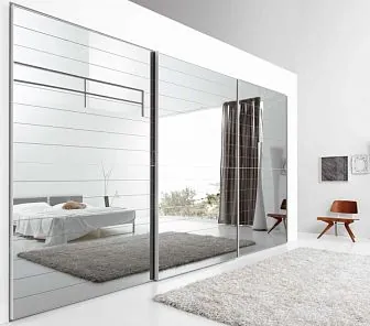 Потрясающий распашной шкаф с зеркальными дверями PC630