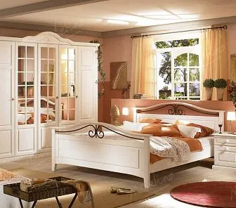 Распашной шкаф с зеркальными вставками RF111